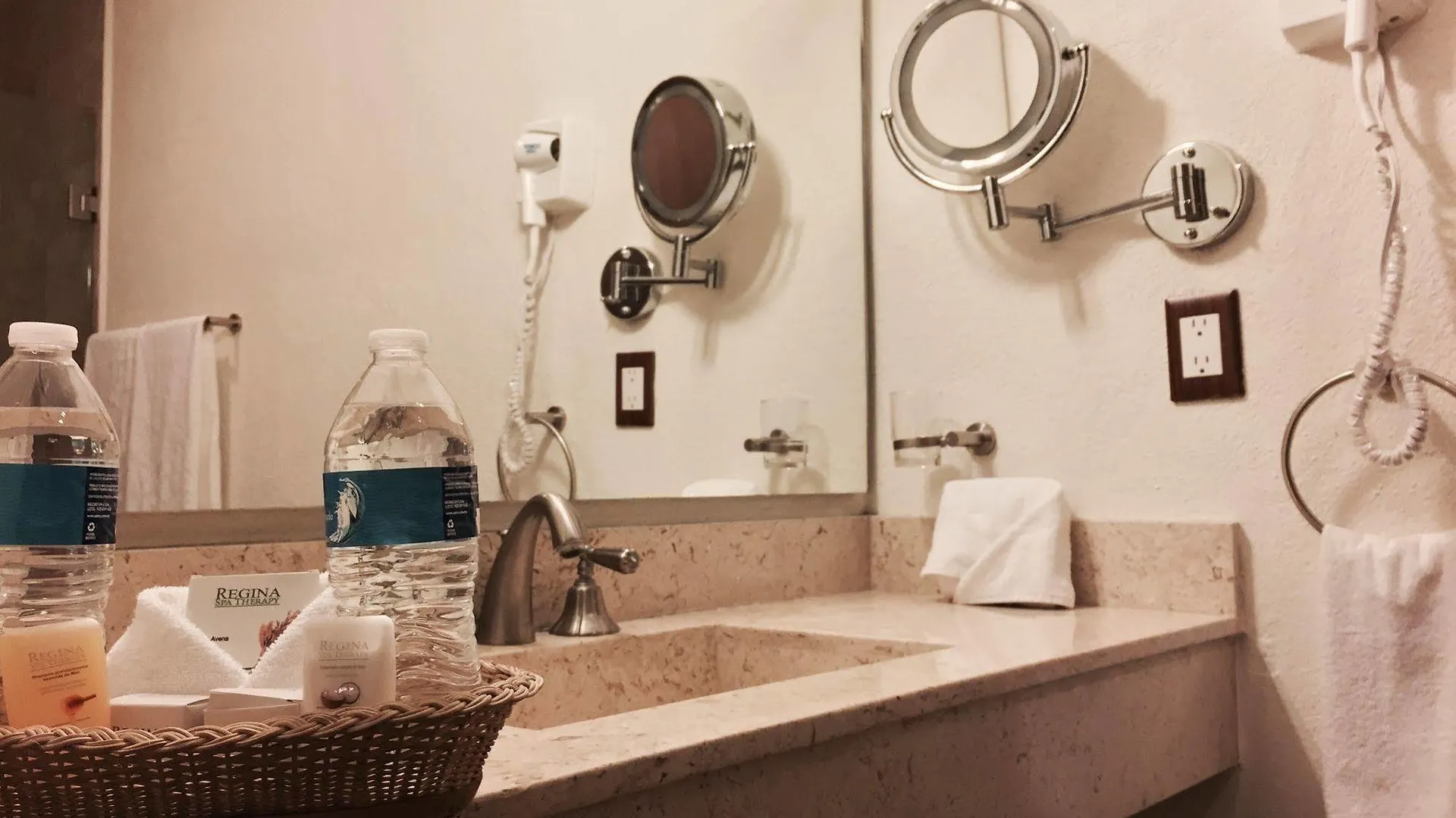 ****  Hotel San Xavier Queretaro Mexico